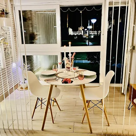 White Summer In 베날마데나코스타